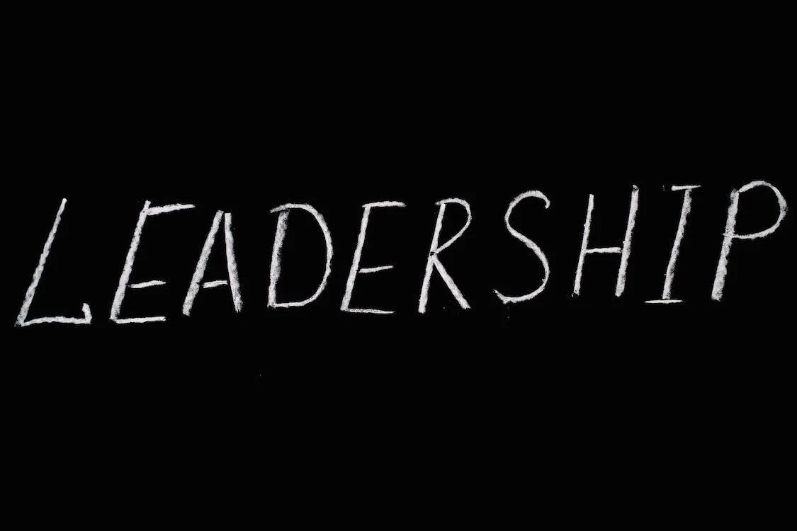 Cum să îți dezvolți abilitățile de leadership în mediul de afaceri