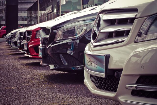 Cum îți pregătești mașina pentru un drum lung înainte de vacanță